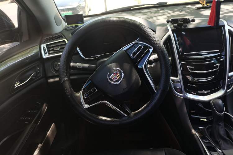 Used Cadillac SRX 2015 3.0L Comfort Version Steering Wheel