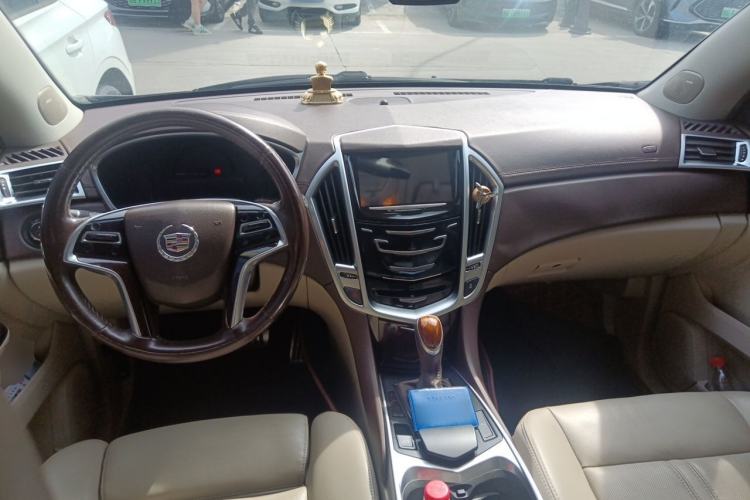 Used Cadillac SRX 2015 3.0L Elite Model Center Console