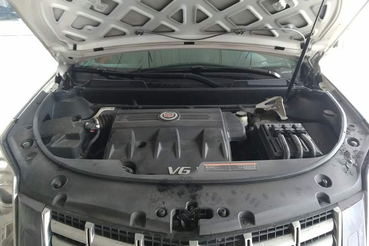 Used Cadillac SRX 2015 3.0L Comfort Version Engine Bay