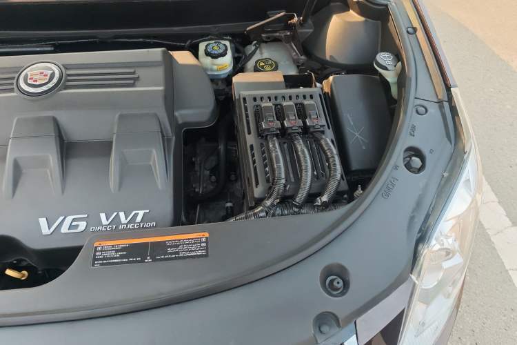 Used Cadillac SRX 2015 3.0L Comfort Version Engine Bay Left