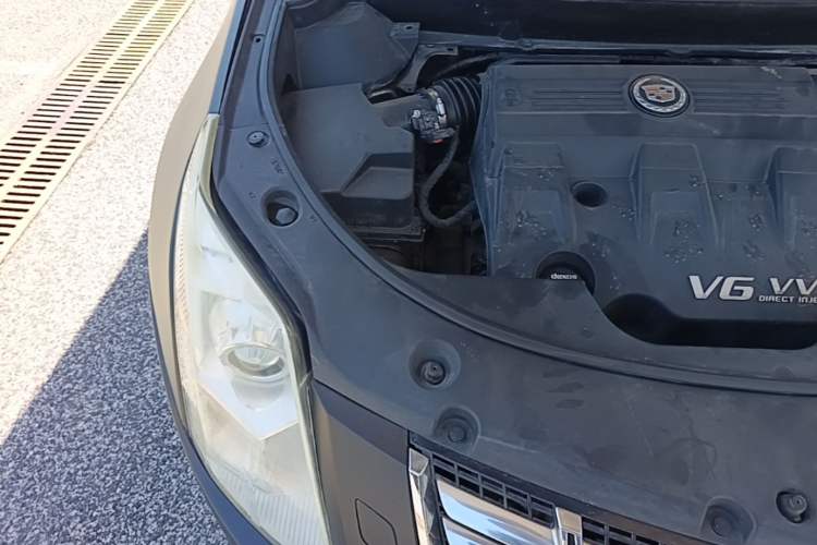 Used Cadillac SRX 2015 3.0L Comfort Version Engine Bay Right