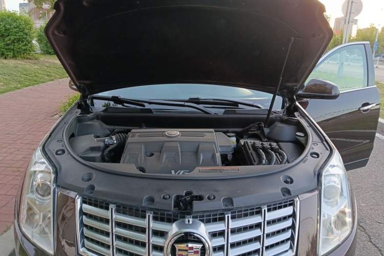 Used Cadillac SRX 2015 3.0L Comfort Version Engine Bay