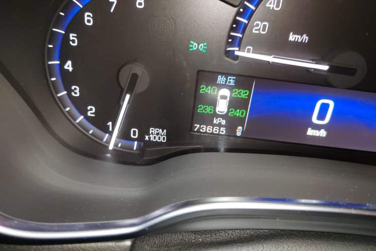 Used Cadillac SRX 2015 3.0L Elite Model Odometer Close Up