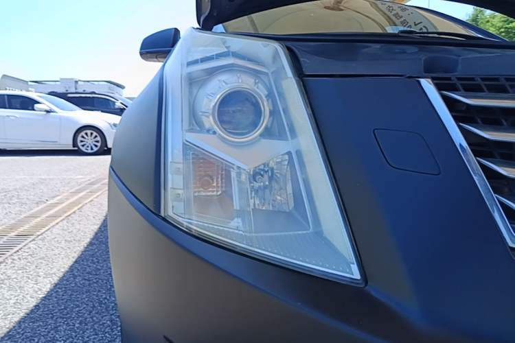 Used Cadillac SRX 2015 3.0L Comfort Version Right Front Headlight