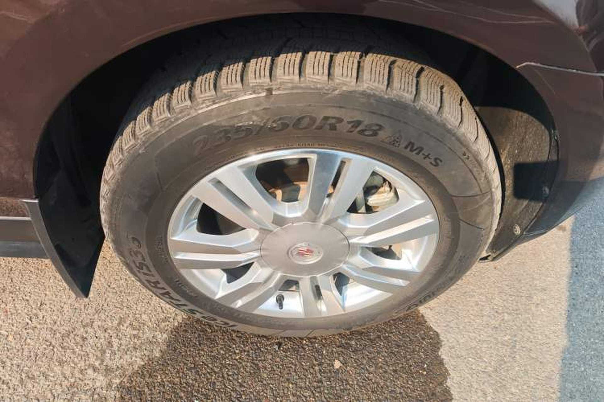 Used Cadillac SRX 2015 3.0L Comfort Version Right Front Wheel Hub