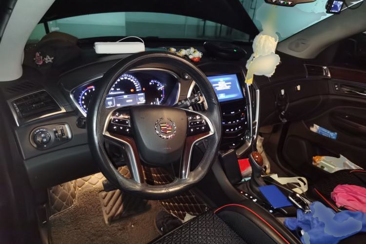 Used Cadillac SRX 2015 3.0L Elite Model Center Console