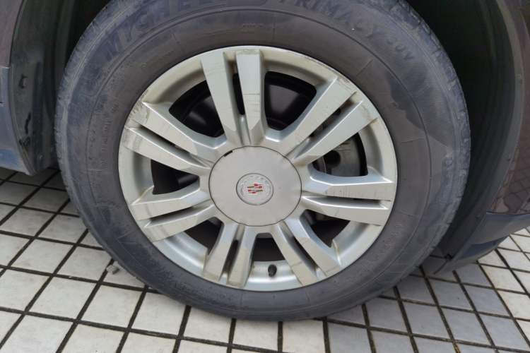 Used Cadillac SRX 2015 3.0L Elite Model Right Front Wheel Hub