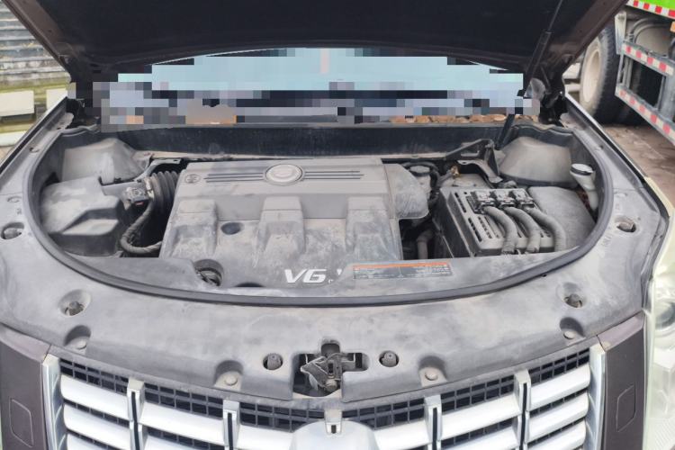 Used Cadillac SRX 2015 3.0L Comfort Version Engine Bay