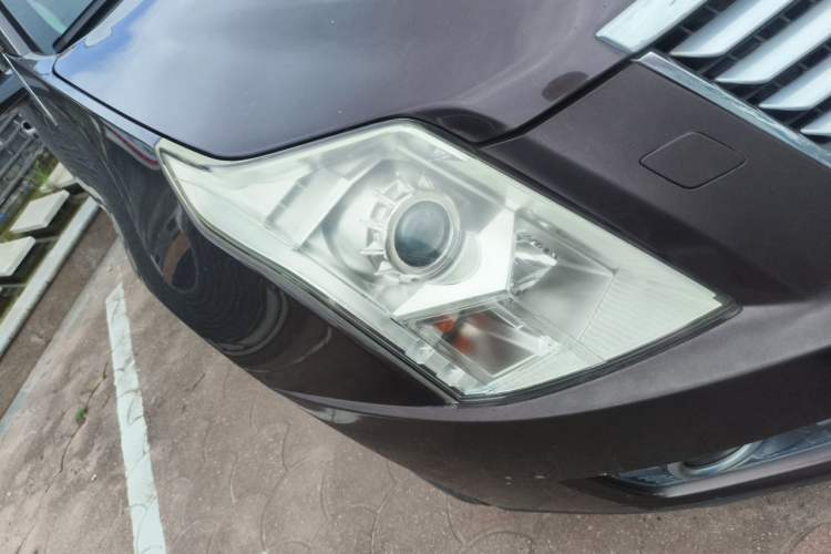Used Cadillac SRX 2015 3.0L Comfort Version Right Front Headlight