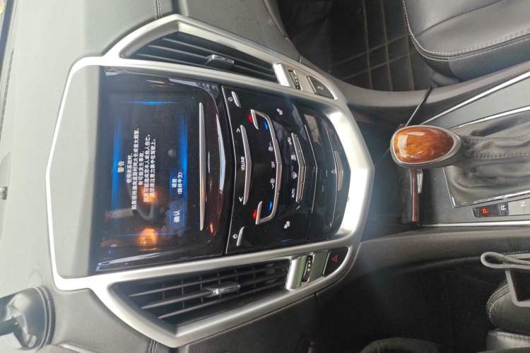 Used Cadillac SRX 2015 3.0L Elite Model Audio And AC Panel