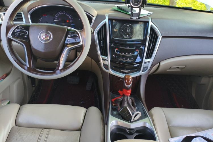 Used Cadillac SRX 2015 3.0L Elite Model Center Console