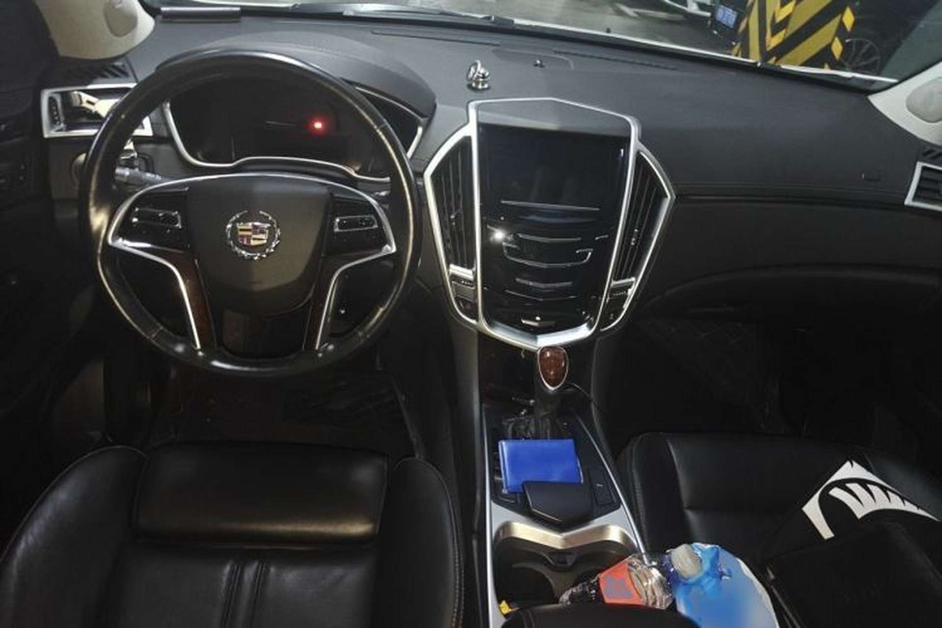 Used Cadillac SRX 2015 3.0L Elite Model Center Console