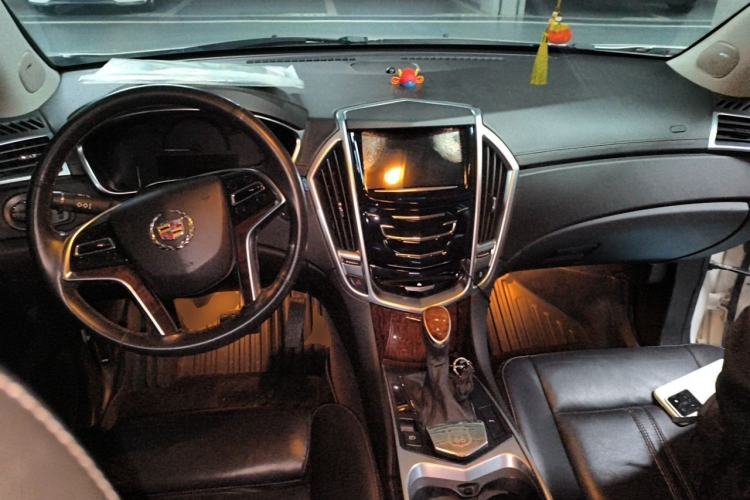 Used Cadillac SRX 2015 3.0L Elite Model Center Console