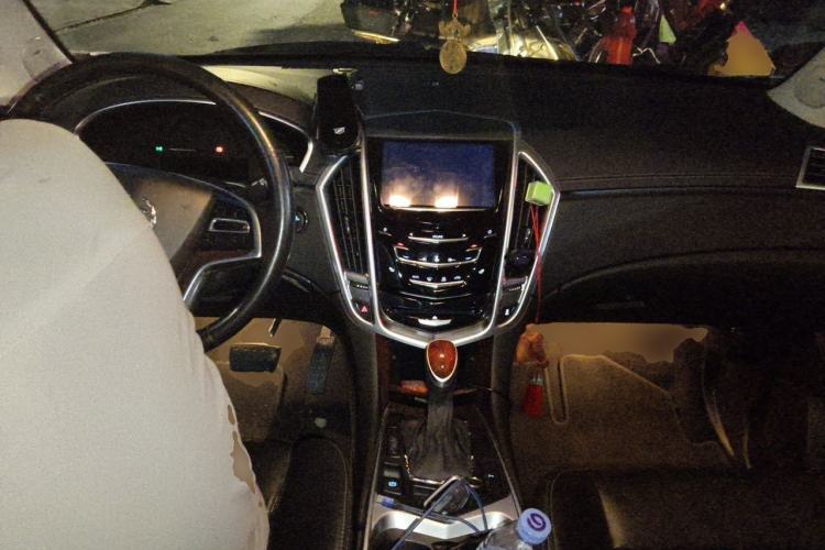 Used Cadillac SRX 2015 3.0L Elite Model Center Console