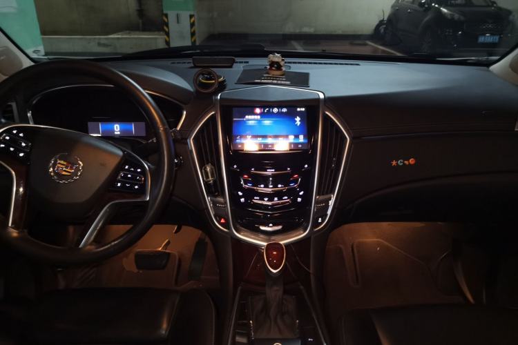 Used Cadillac SRX 2015 3.0L Elite Model Center Console