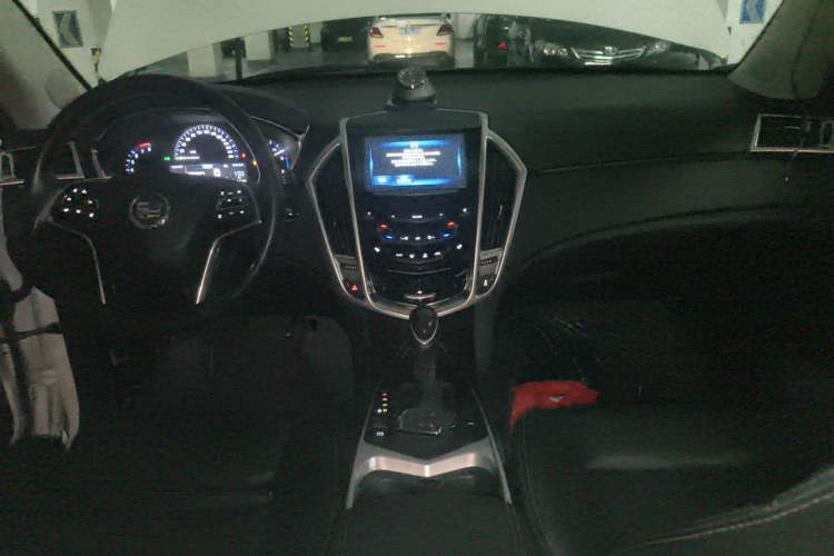 Used Cadillac SRX 2015 3.0L Elite Model Center Console