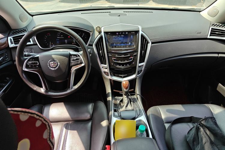 Used Cadillac SRX 2015 3.0L Elite Model Center Console