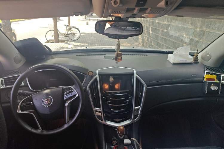Used Cadillac SRX 2015 3.0L Elite Model Center Console