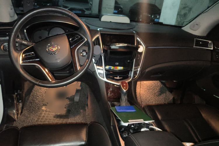 Used Cadillac SRX 2015 3.0L Elite Model Center Console