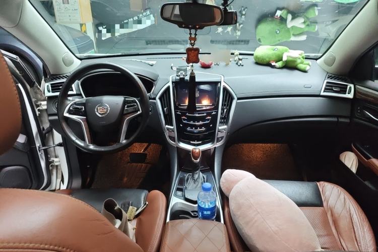Used Cadillac SRX 2015 3.0L Elite Model Center Console