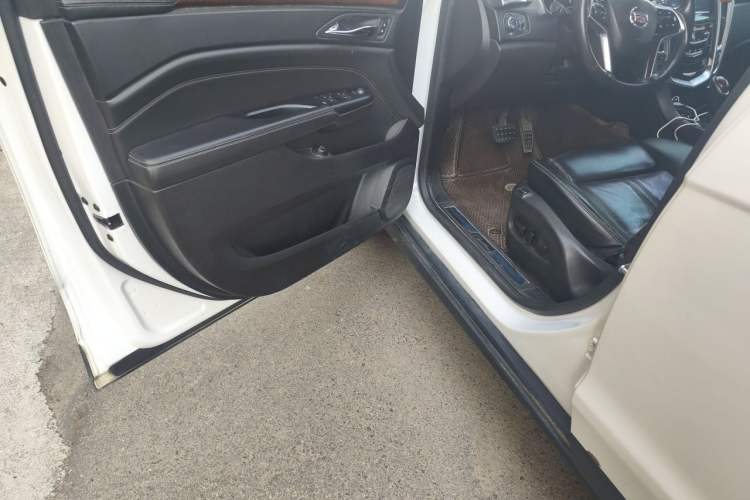 Used Cadillac SRX 2015 3.0L Elite Model Driver Seat