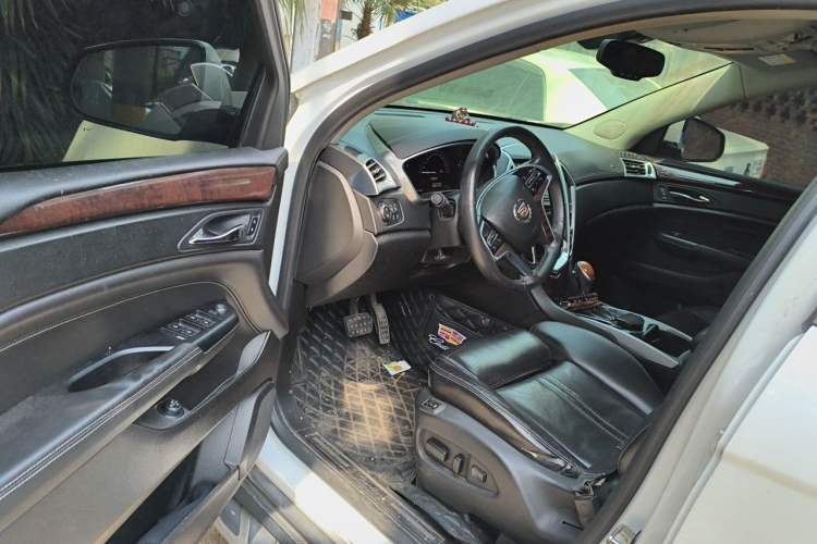 Used Cadillac SRX 2015 3.0L Elite Model Driver Seat