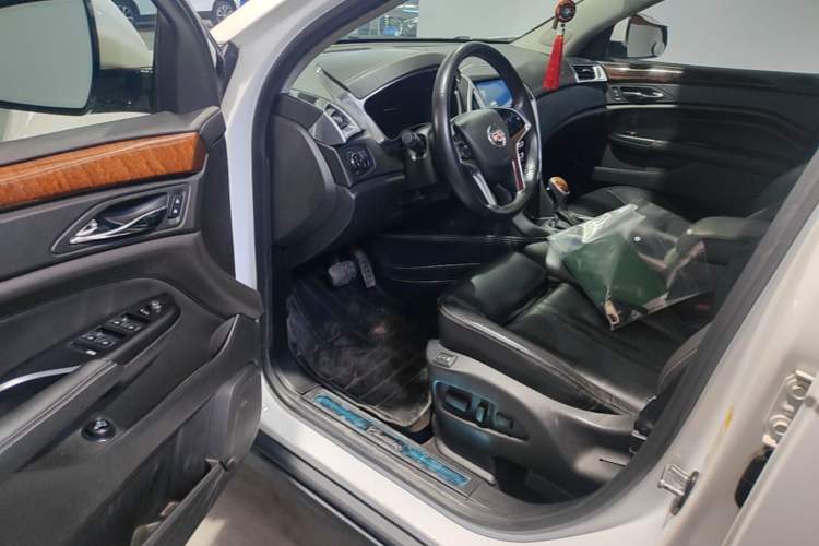 Used Cadillac SRX 2015 3.0L Elite Model Driver Seat