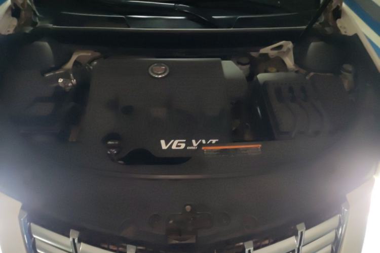 Used Cadillac SRX 2015 3.0L Comfort Version Engine Bay