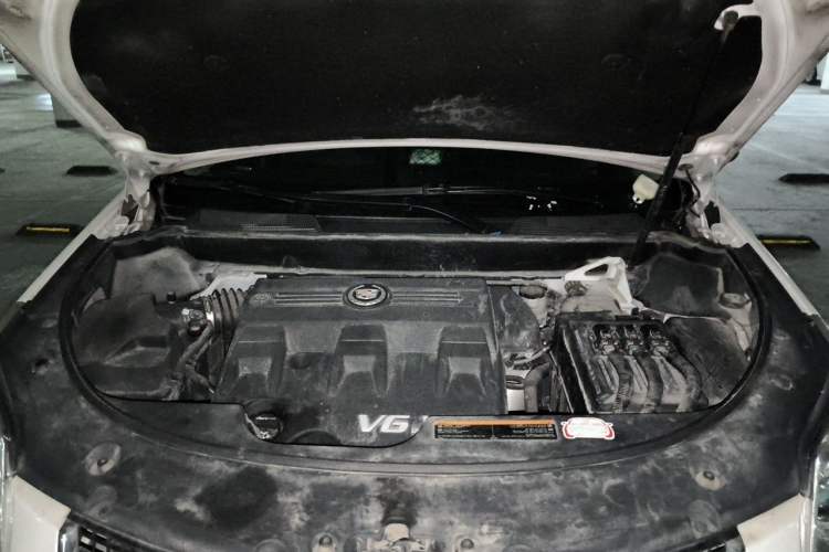 Used Cadillac SRX 2015 3.0L Comfort Version Engine Bay