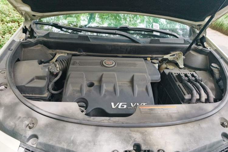Used Cadillac SRX 2015 3.0L Comfort Version Engine Bay