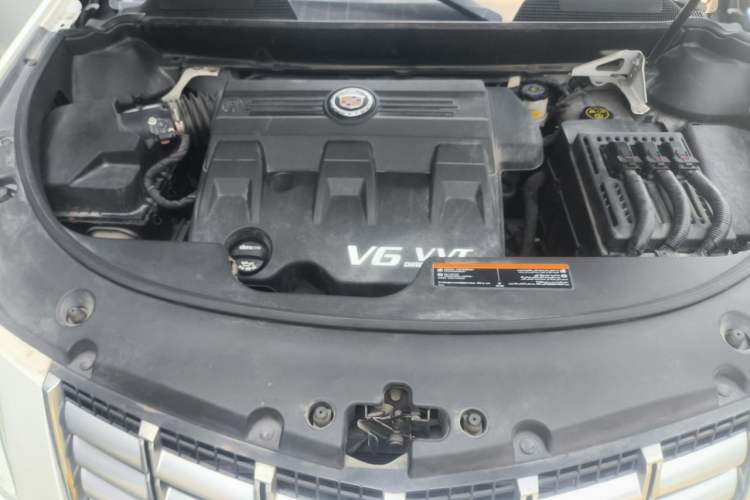 Used Cadillac SRX 2015 3.0L Comfort Version Engine Bay