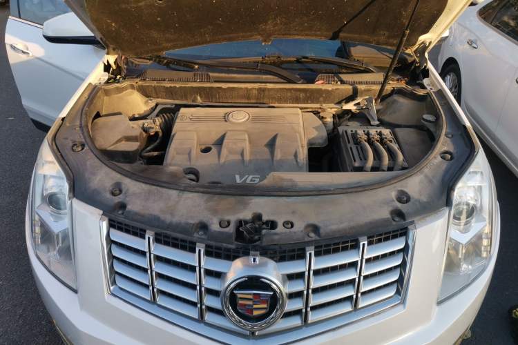 Used Cadillac SRX 2015 3.0L Comfort Version Engine Bay
