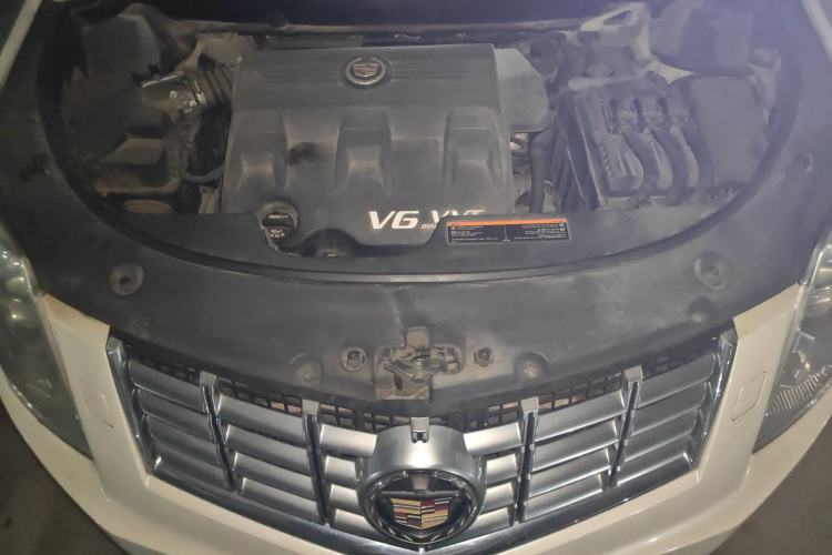 Used Cadillac SRX 2015 3.0L Comfort Version Engine Bay