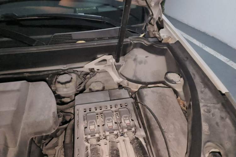 Used Cadillac SRX 2015 3.0L Comfort Version Engine Bay Left