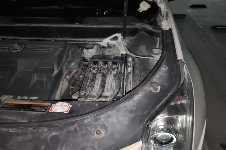 Used Cadillac SRX 2015 3.0L Comfort Version Engine Bay Left