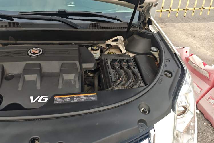 Used Cadillac SRX 2015 3.0L Comfort Version Engine Bay Left
