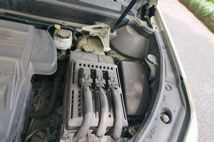 Used Cadillac SRX 2015 3.0L Comfort Version Engine Bay Left