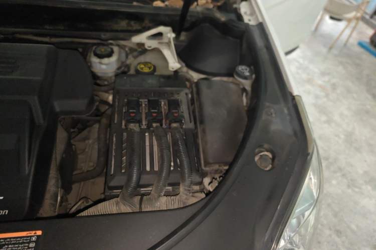 Used Cadillac SRX 2015 3.0L Comfort Version Engine Bay Left