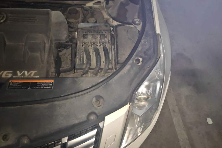 Used Cadillac SRX 2015 3.0L Comfort Version Engine Bay Left