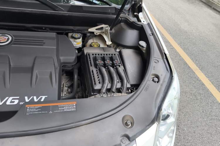 Used Cadillac SRX 2015 3.0L Comfort Version Engine Bay Left