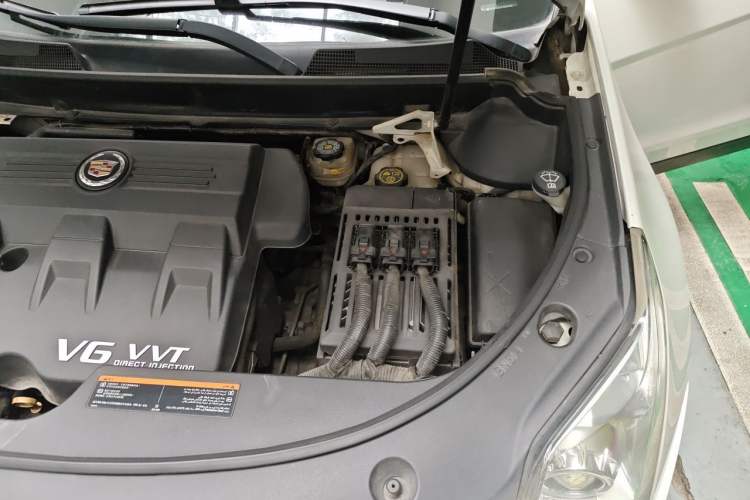Used Cadillac SRX 2015 3.0L Elite Model Engine Bay Left
