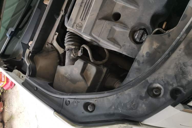 Used Cadillac SRX 2015 3.0L Comfort Version Engine Bay Left