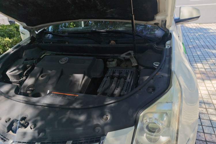 Used Cadillac SRX 2015 3.0L Comfort Version Engine Bay Left