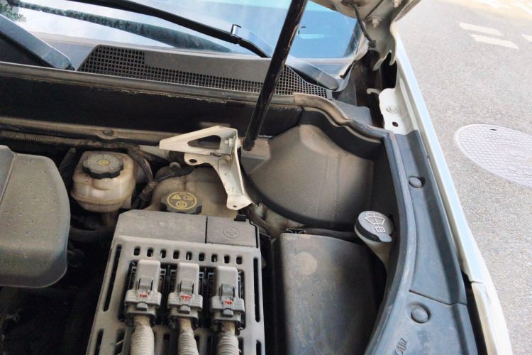 Used Cadillac SRX 2015 3.0L Comfort Version Engine Bay Left