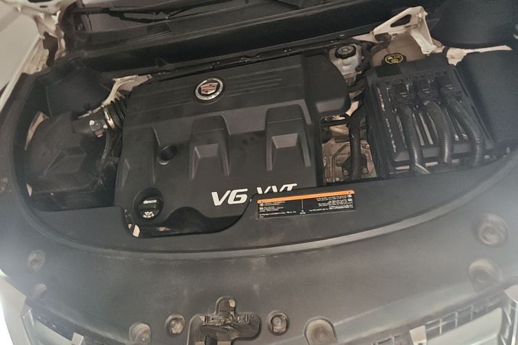 Used Cadillac SRX 2015 3.0L Flagship Model Engine Bay