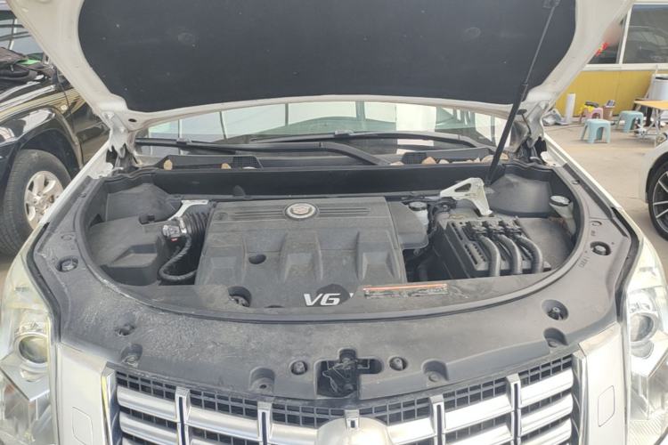 Used Cadillac SRX 2015 3.0L Comfort Version Engine Bay