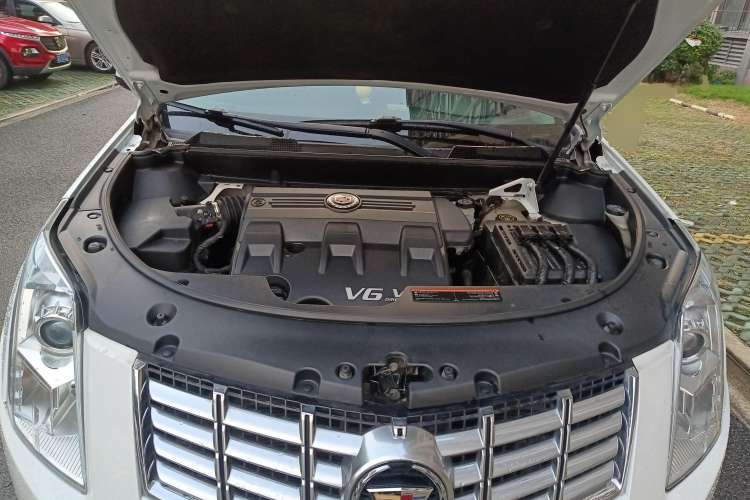 Used Cadillac SRX 2015 3.0L Comfort Version Engine Bay