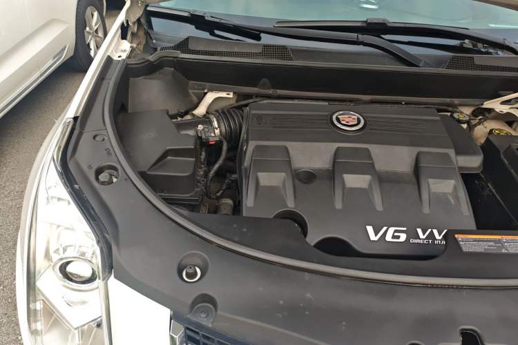 Used Cadillac SRX 2015 3.0L Comfort Version Engine Bay Right