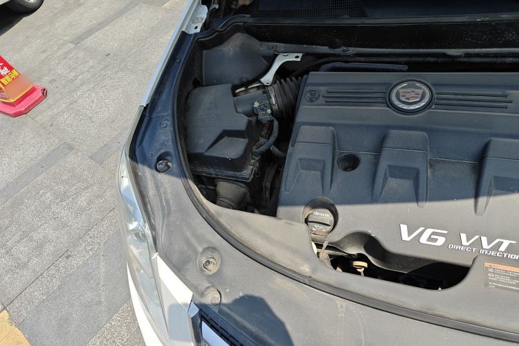 Used Cadillac SRX 2015 3.0L Elite Model Engine Bay Right