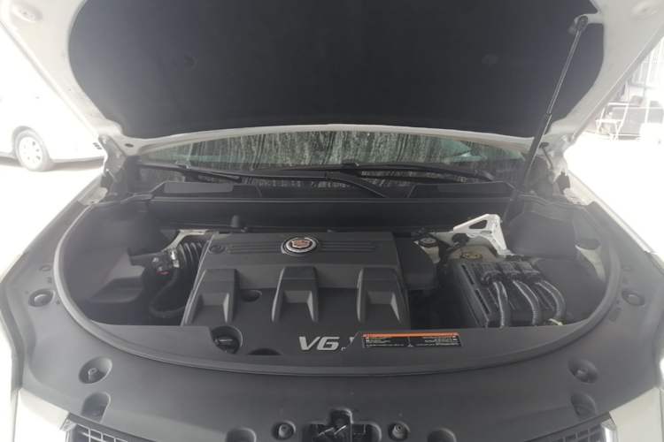 Used Cadillac SRX 2015 3.0L Comfort Version Engine Bay